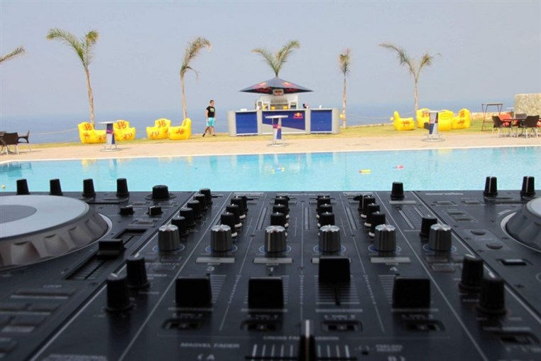 Wet n' Wild Summer Pool Party